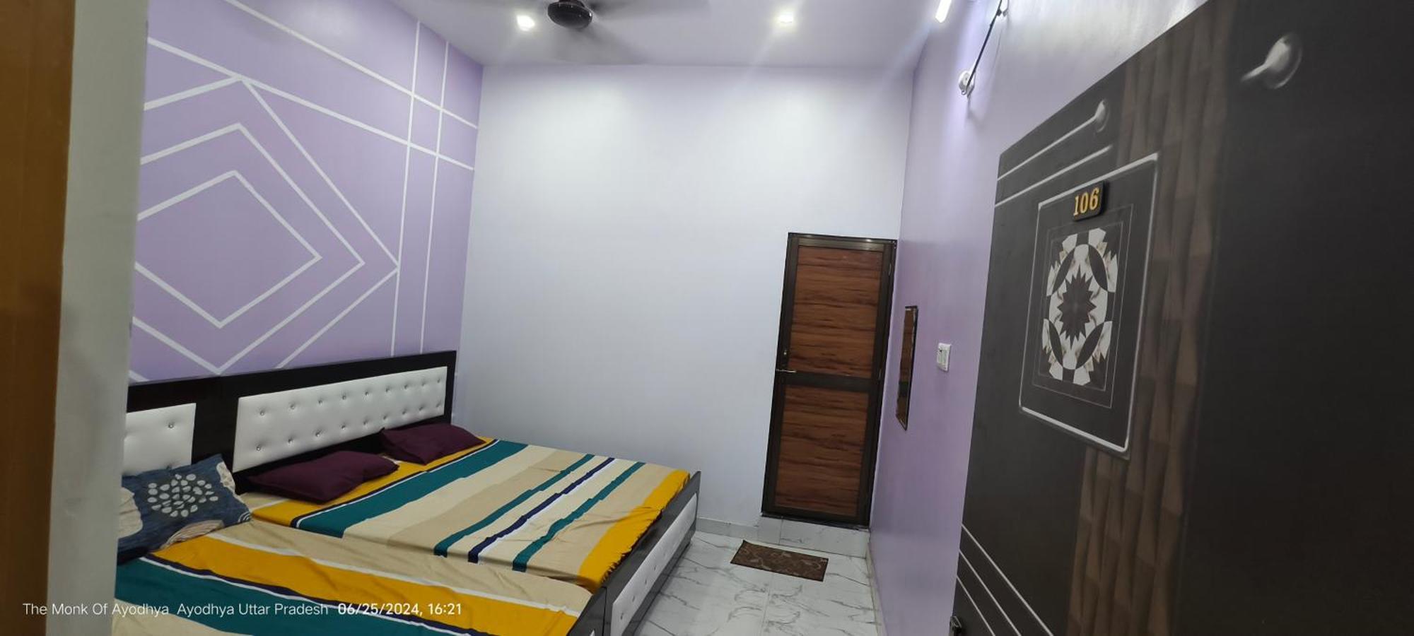 Shree Ayodhya Dham Guest House 300 Meter From Sri Ram Temple Free Pick Up , Drop , Breakfast & Wifi Ngoại thất bức ảnh